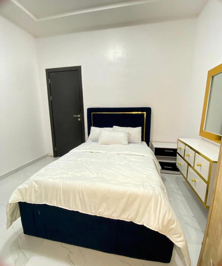 Urban Retreat Luxury Shortlet Apartment Lekki Ajah Lagos With Pool And Gym Exterior photo