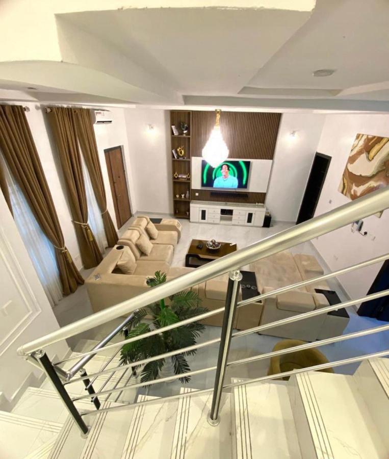 Urban Retreat Luxury Shortlet Apartment Lekki Ajah Lagos With Pool And Gym Exterior photo