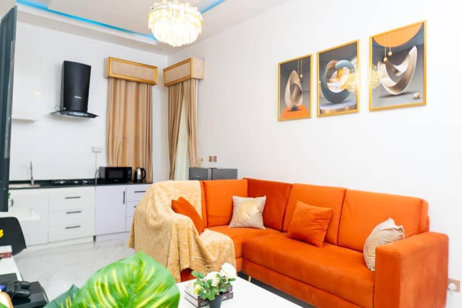 Urban Retreat Luxury Shortlet Apartment Lekki Ajah Lagos With Pool And Gym Exterior photo