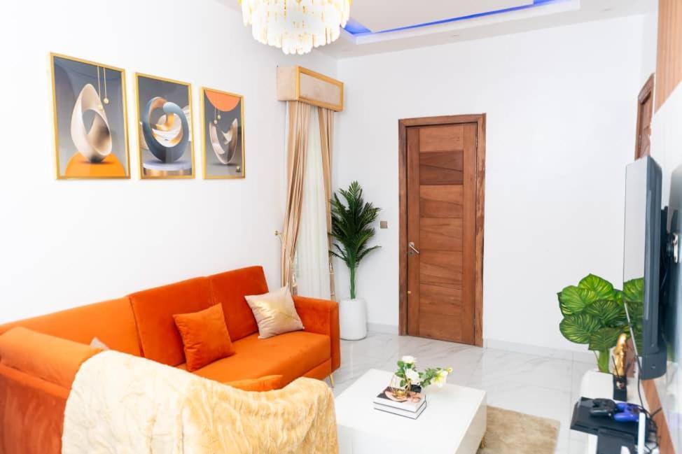 Urban Retreat Luxury Shortlet Apartment Lekki Ajah Lagos With Pool And Gym Exterior photo