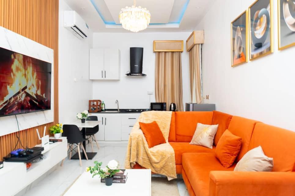 Urban Retreat Luxury Shortlet Apartment Lekki Ajah Lagos With Pool And Gym Exterior photo